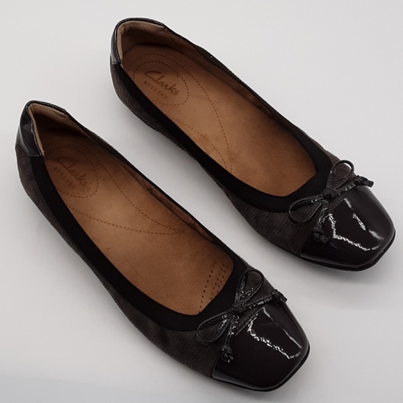 Clarks Shoes - CLARKS SLIP ON FLATS